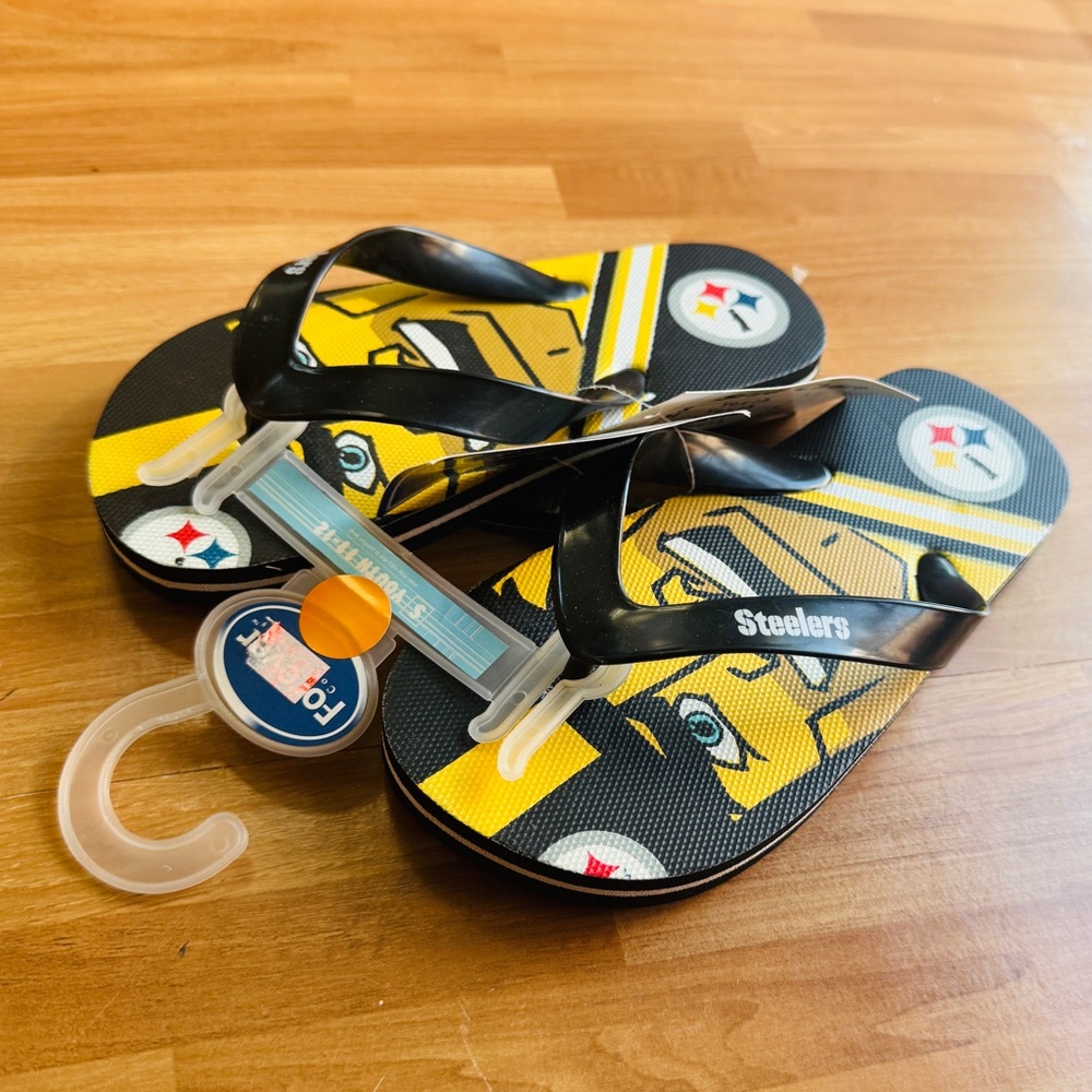 NFL Pittsburgh Steelers flip flops kids size 11/12 unisex nwt